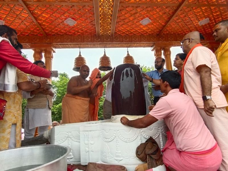 Ayodhya Ram temple preparations: Sacred Shivling grand welcome unite Hindu-Muslim devotees