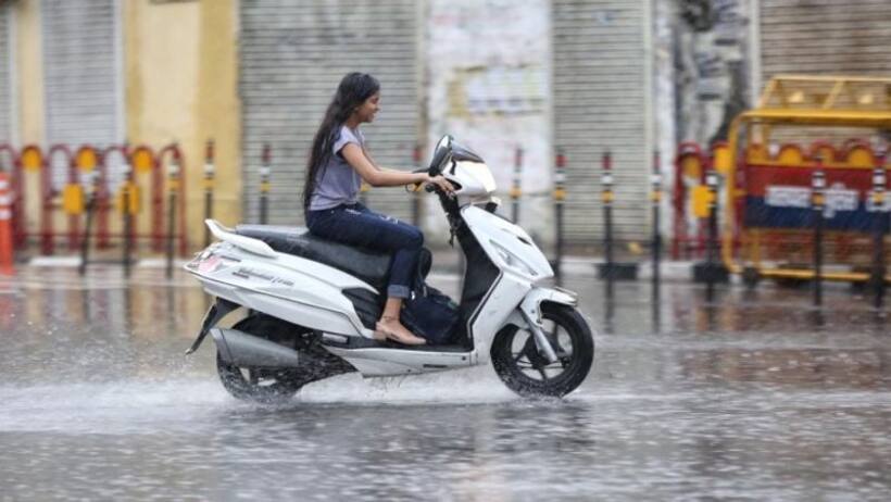 मॉनसून में रखें अपने बालों का खास खयाल