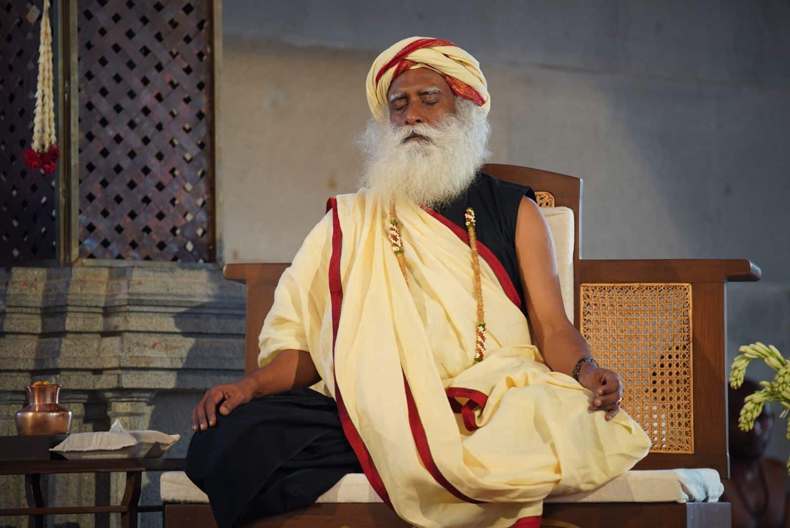 Sadhguru Jaggi Vasudev Maharaj Real Name Family Education Life Know Full Biography roo