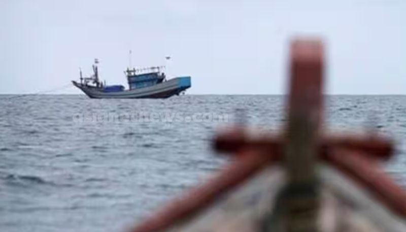 Sri Lanka Navy has arrested 15 fishermen from Nagapattinam KAK