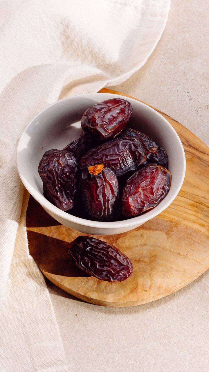 amazing health benefits of eating soaked dates in tamil mks