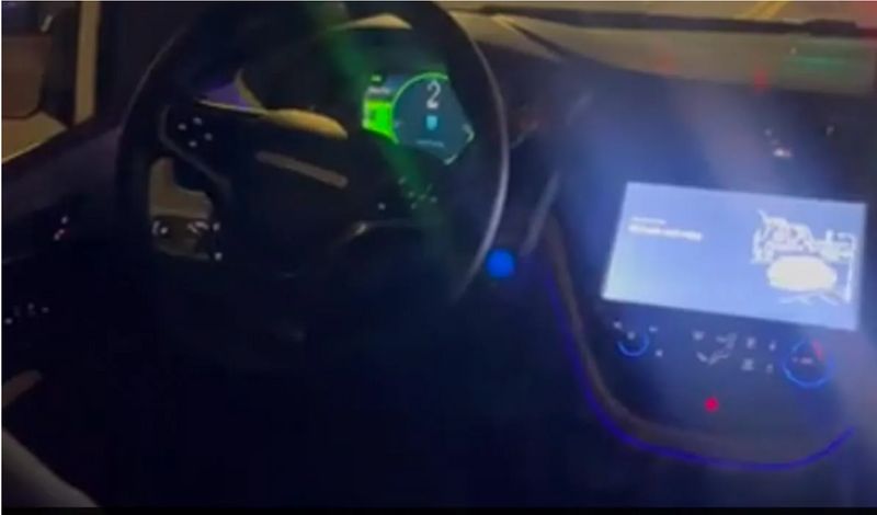 Viral Video: Passenger books Uber ride in San Francisco, gets picked by self-driving car - WATCH snt