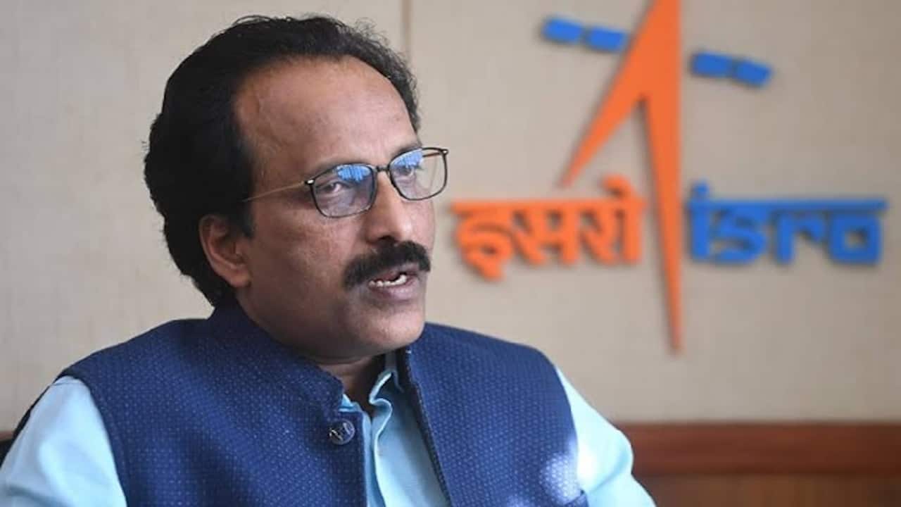 S Somanath Profile: कौन हैं एस सोमनाथ? हिंदी टीचर का बेटा कैसे बन गया ISRO का चीफ?