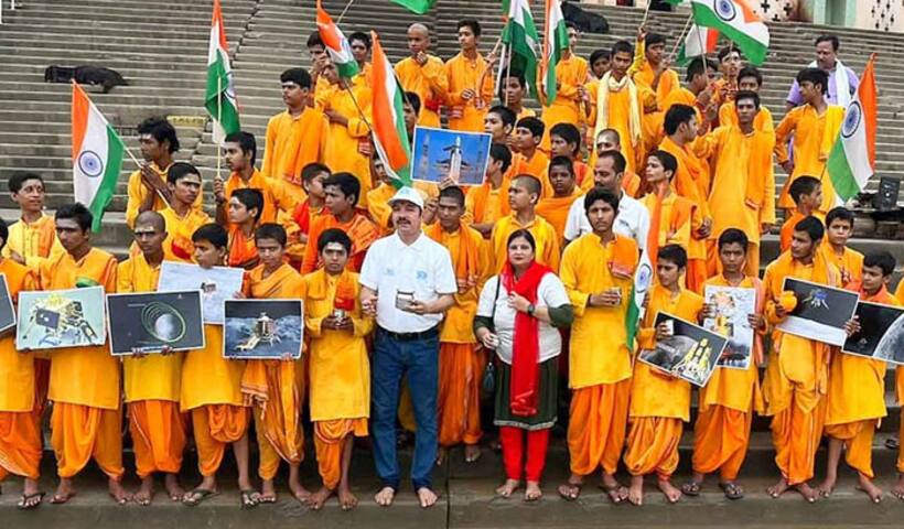 Chandrayaan 3's ambitious lunar mission gathers prayers from devotees across India | WATCH