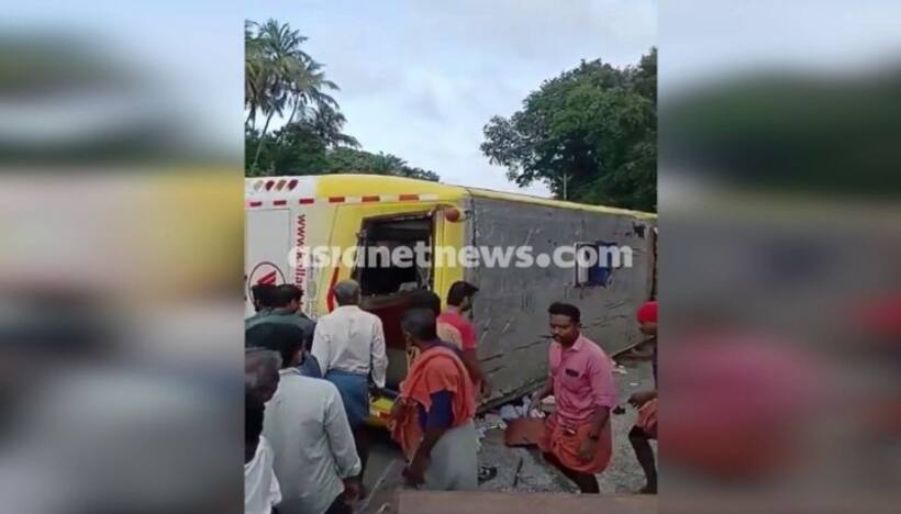 Kerala: Two killed, several injured after bus overturns in Palakkad