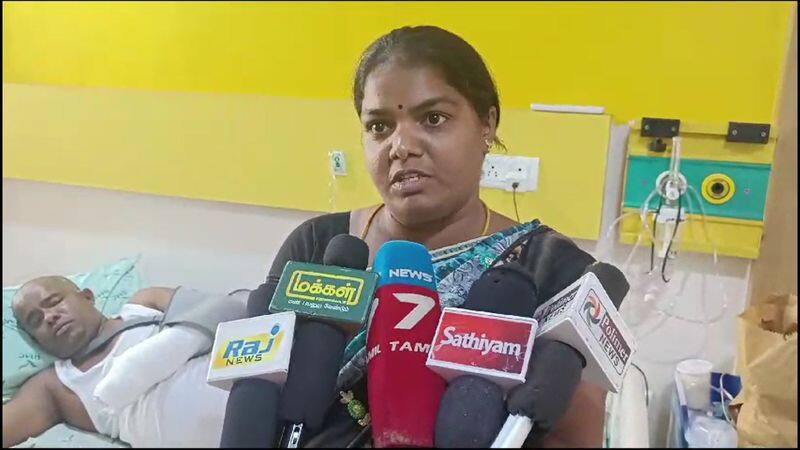 young man attacked by 20 person who sticks a sasikala poster in tirupur