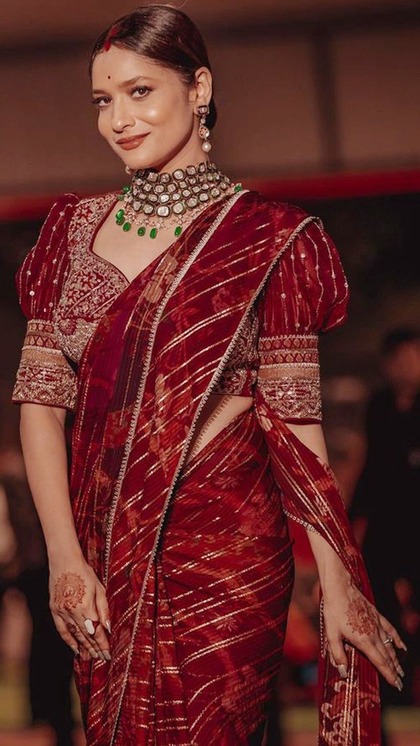 <p>कोटा सिल्क साड़ियां हल्के और महीन धागों से बनी होती हैं। इसलिए इन्हें पहनना आसान होता है और पूरे दिन पहनने में आरामदायक होती हैं।</p>
