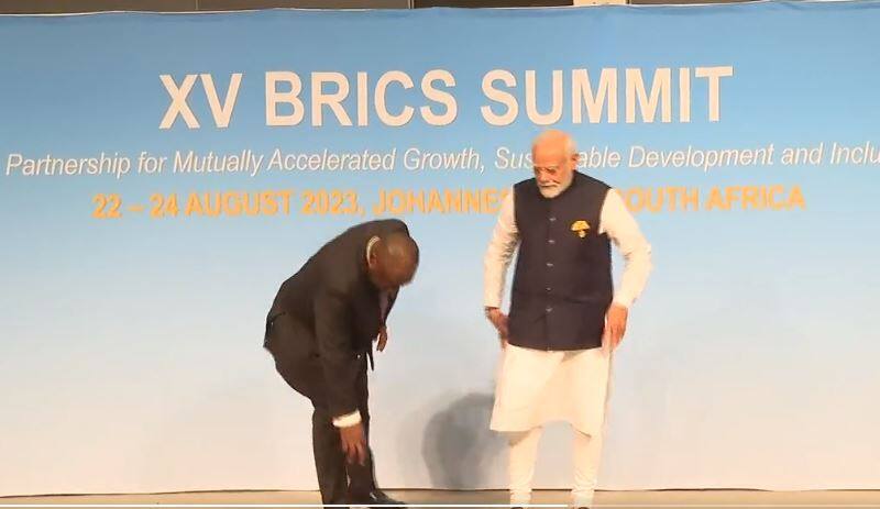 Prime Minister Modi's exemplary action at the BRICS conference during group photoshoot