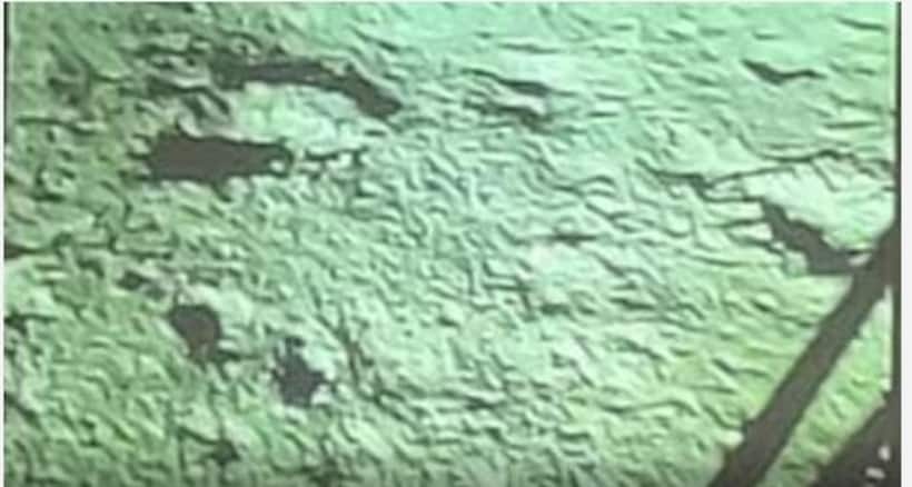 चंद्रमा के दक्षिणी ध्रुव पर लैंडिंग के बाद Chandrayaan 3 ने भेजी 1st तस्वीर, इसे देख गर्व से झूमा इंडिया