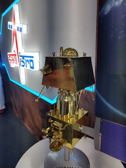 <p>इसरो का गगनयान मिशन 2024 में लांच होने की संभावना है। यह भारत का पहला एस्ट्रोनॉट मिशन होगा। इस प्रोजेक्ट पर 9023 करोड़ रुपए खर्च किए जा रहे हैं।<br />
 </p>
