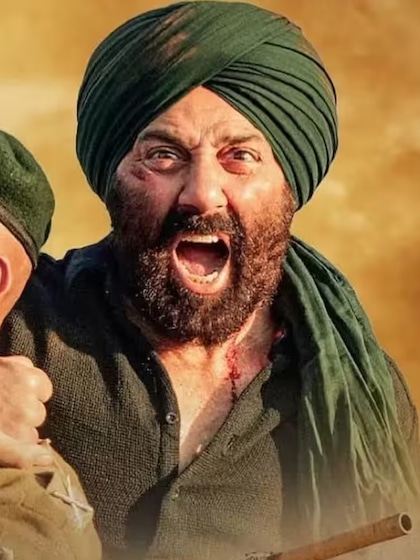 <p>'Gadar 2' ने बॉक्स ऑफिस पर बुलेट ट्रेन की स्पीड से 500 करोड़ की कमाई की है। सनी देओल की फिल्म  24 दिन में ऐसा कारनामा करने वाली पहली फिल्म बन गई है । <br />
 </p>
