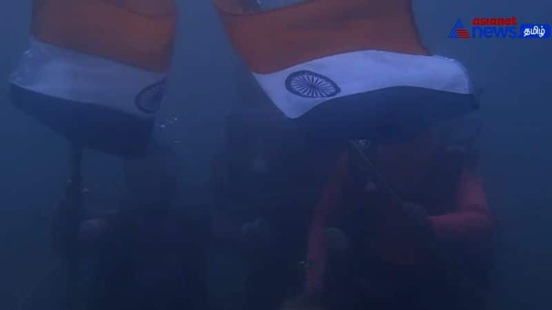 scuba deep sea swimmers celebrate a chandrayaan 3 victory at 45 feet deep sea in puducherry