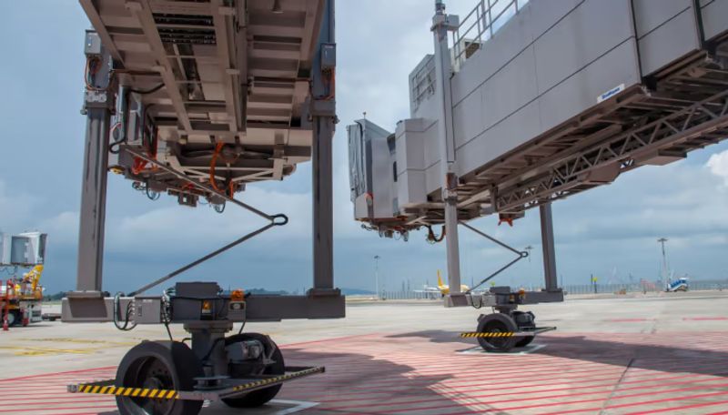 no more manual Singapore Changi Airport introduced Fully automated passenger loading bridge 