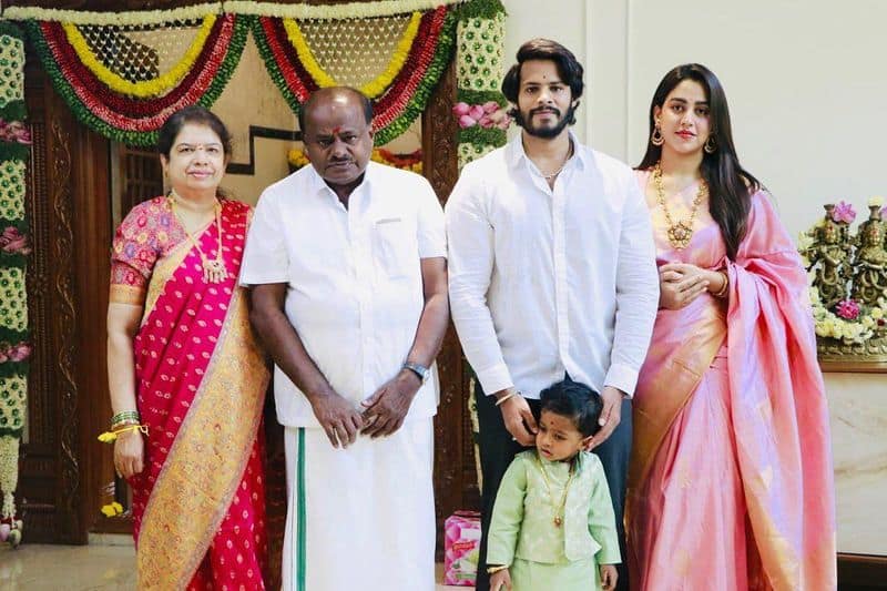 nikhil kumaraswamy varamahalakshmi celebrations with family hd kumaraswamy also present ash