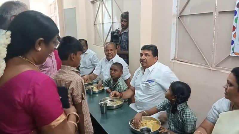 minister palanivel thiagarajan starts morning breakfast scheme at madurai government school