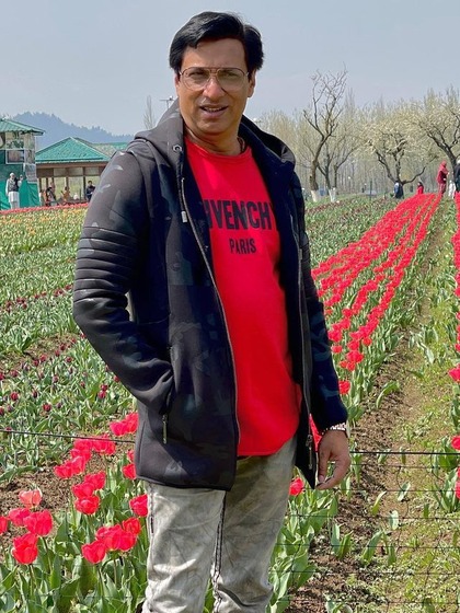 <p>मधुर भंडारकर ने टीनएज में ही वीडियो कैसेट किराए पर देने का काम शुरु किया। उनके पास 1700 कैसेट की लायब्रेरी बन गई थी । <br />
 </p>
