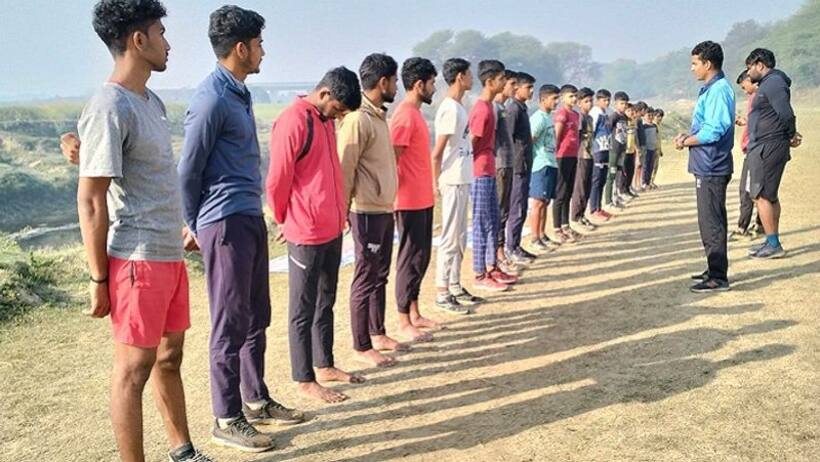 न स्टेडियम न सुविधा...जुनून ऐसा कि चमक रहे संग्रामपुर गांव के खिलाड़ी, खेल से बना रहे किस्मत