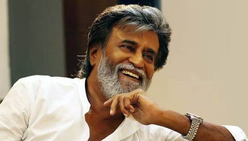 When Rajinikanth distributed  crores of money to Padayappa team suc