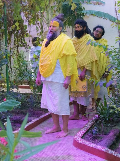 <p>वृंदावन के संत प्रेमानंद महाराज रोज अपने भक्तों से मिलते हैं और उनकी शंकाओं का समाधान भी करते हैं। कुछ शंकाएं ऐसी भी होती है जिनके बारे में जानना हमारे लिए भी जरूरी होता है।</p>

<p> </p>
