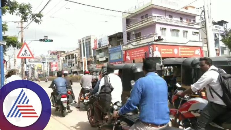 Unscientific traffic signals at Chitradurga  public outraged rav