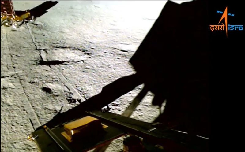 Candrayaan 3 ISRO release Video of pragyan rover roams around Shiv Shakti Point in lunar ckm