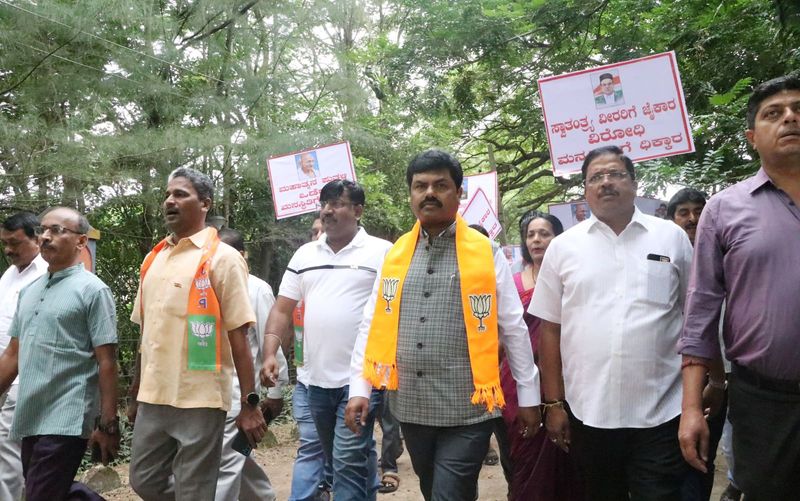 MP BY Raghavendra drives for sadbhavanayatre at shivamog rav