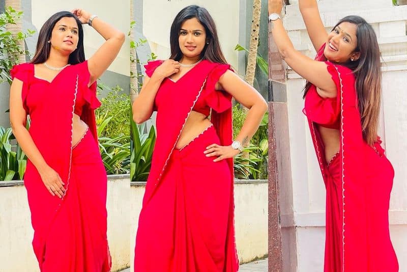 Bigg Boss Fame Ariyana Glory looks beautiful in red Saree NSK