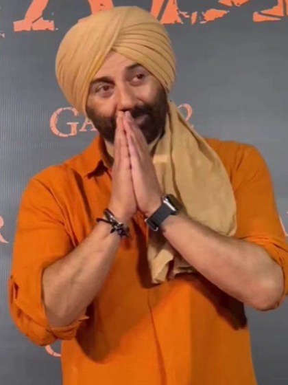 <p>फिल्म मेकर्स गदर-2 की दो टिकट खरीदने वाले दर्शकों को 2 टिकट फ्री देंगे। </p>

<p> </p>

<p> </p>

