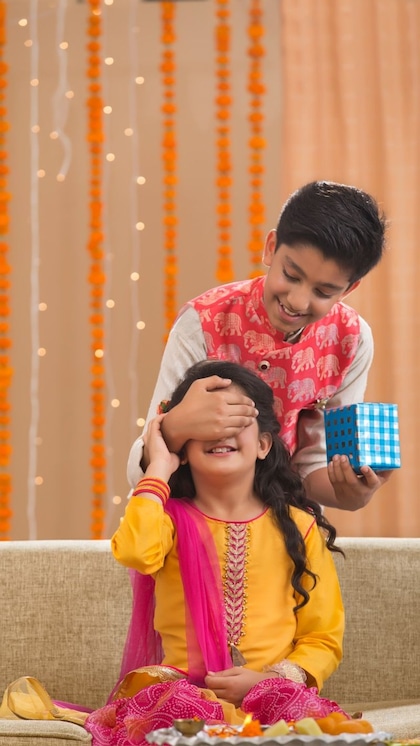 Rakshabandhan Gifts: इस राखी बहन को दें ये फाइनेंश्यिल गिफ्ट्स