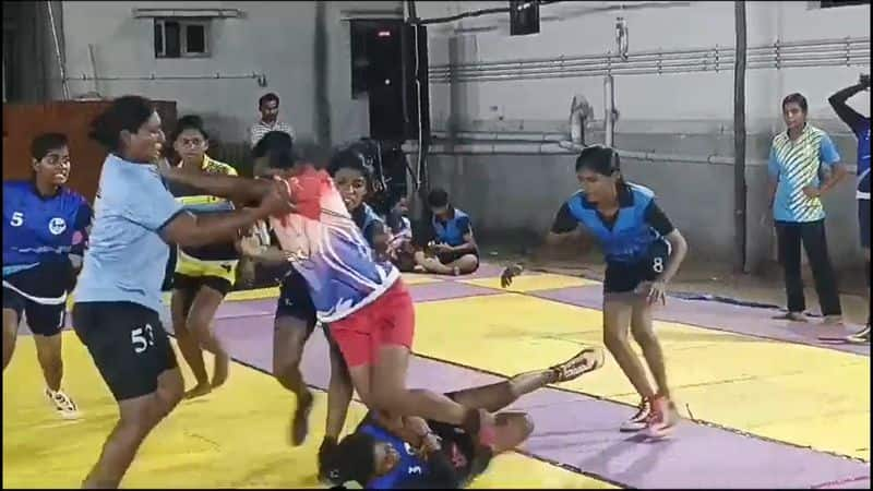 women kabaddi match thoothukudi team won trophy and prize amount of district level knockout match in thoothukudi vel