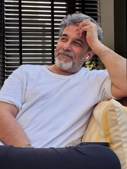<p>दीपक तिजोरी का साइड हीरो के रूप में भी बहुत अहम किरादर होता था । कई फिल्मों के क्लाइमेक्स में  उनका रोल लीड एक्टर के अपोजिट दमदार दिखाई दिया है। <br />
 </p>
