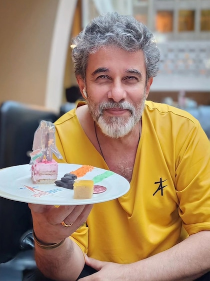 <p>बॉलीवुड एक्टर दीपक तिजोरी (Deepak Tijori) 28 अगस्त 2023 को अपना 62 वां बर्थ डे मना रहे हैं । </p>
