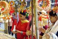 sisters started shopping rakhi for rakshabandhan in lucknow ZKAMN