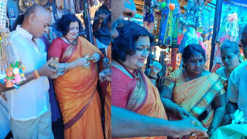 Latha Rajinikanth visit Trichy Srirangam temple gan