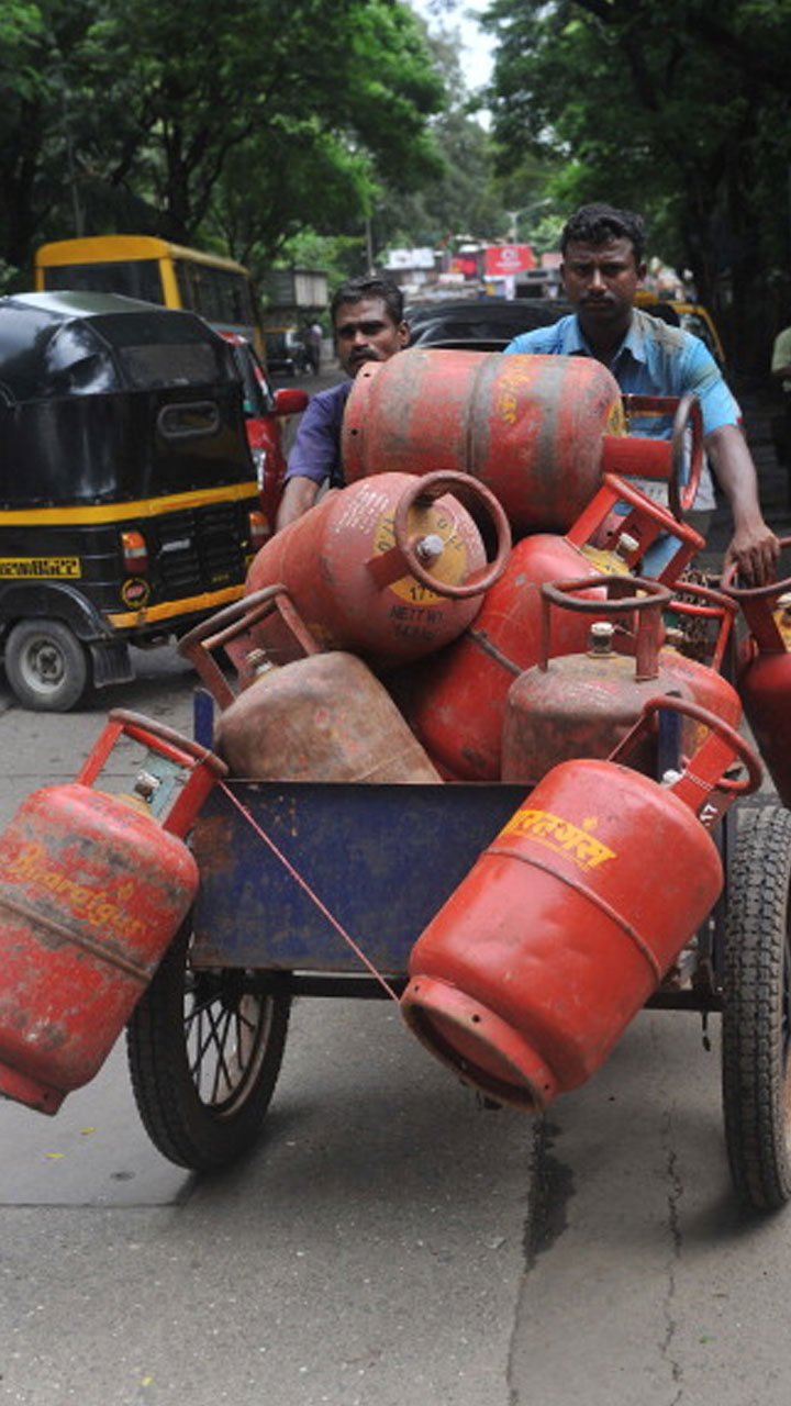 state and central governments provide rupees 500 subsidy per cooking gas cylinder in puducherry vel