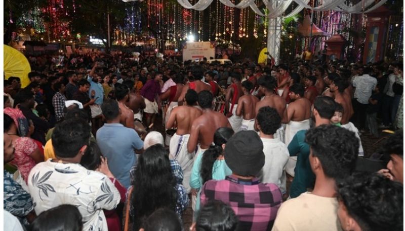 huge rush in thiruvananthapuram city on thiruvonam day afe