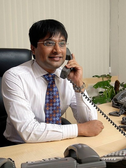 <p>वीएसस मणि के परिवार की आर्थिक हालत ठीक नहीं थी। इसलिए पढ़ाई छोड़कर सेल्समैन का काम शुरु किया।</p>
