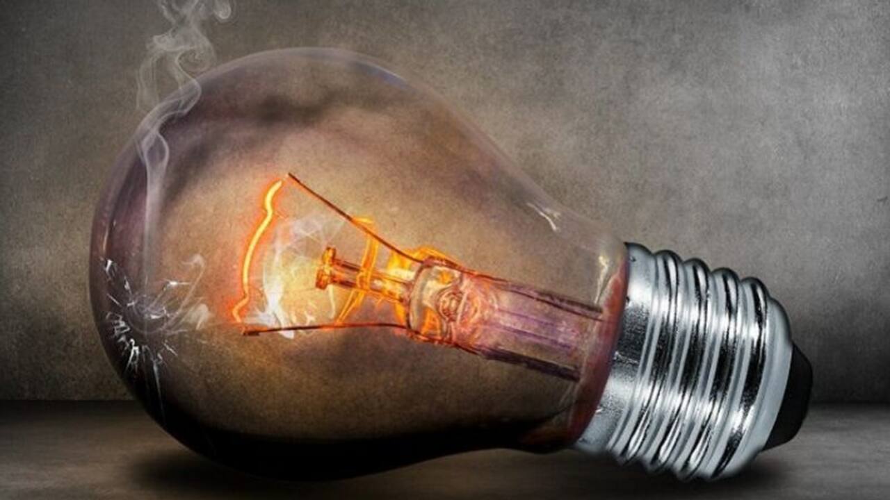 ​पाकिस्तान में बिजली के बढ़े दामों को लेकर हाहाकर, सुसाइड कर रहें लोग, बिजली ऑफिस बम से उड़ाने की धमकी भी