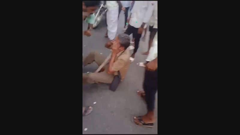 private bus conductor attacked by passenger and his friends in kumbakonam vel