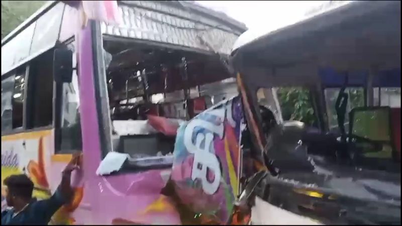 private bus hit school van in mayiladuthurai van driver highly injured at road accident vel