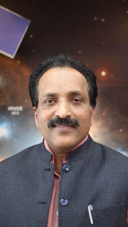 <p>चंद्रयान-3 के सफल होने के पीछे इसरो चीफ एस सोमनाथ का बड़ा हाथ है। जिन्होंने चांद के व्हीकल मार्क-3 को डिजाइन करने में मदद की थी। </p>
