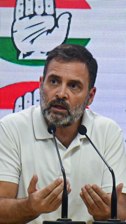 <p>अडानी ग्रुप के खिलाफ आई रिपोर्ट को लेकर राहुल गांधी ने केंद्र सरकार और पीेएम मोदी पर हमला बोला है। </p>
