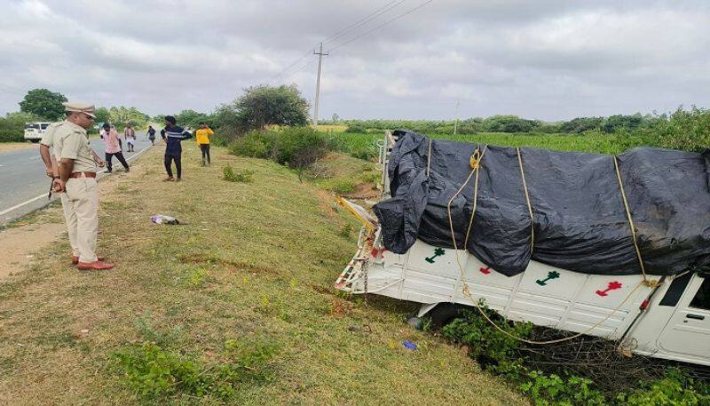 Three Dies Due to Road Accident at Kudligi in Vijayanagara grg