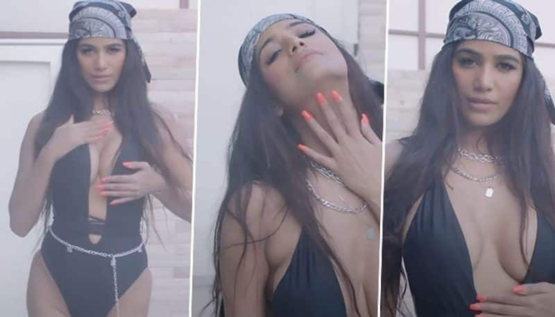 Poonam Pandey HOT Video, Photos: Actress SHOCKS fans by flaunting cleavage in black plunging neckline monokini vma