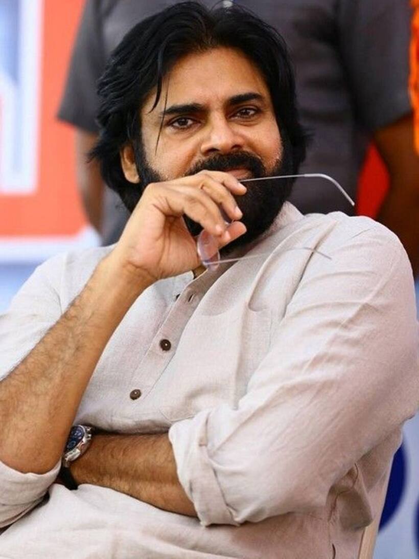 తడబడ్డ పవర్ స్టార్, తన సినిమా పేరును తానే  మర్చిపోయిన పవన్ కళ్యాణ్, వైరల్ వీడియో 