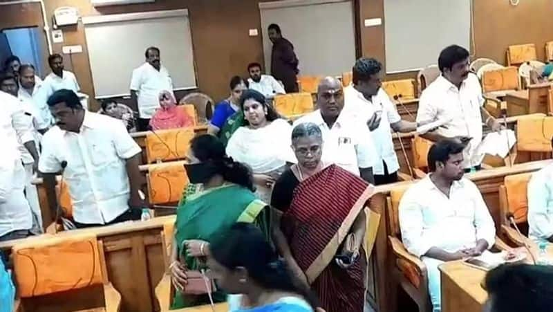 13 DMK councilors resign against minister masthan tvk