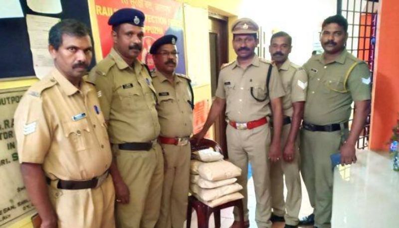 onam special drive 7 kg ganja seized in alapuzha joy