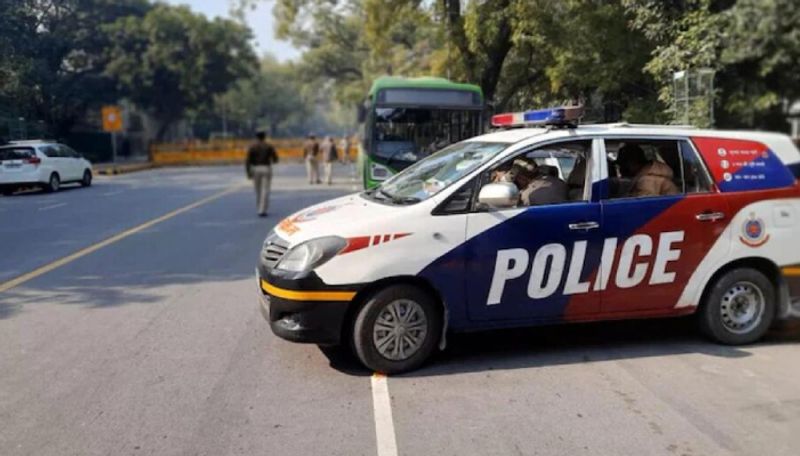 Delhi police taken hostage by locals after wrong raid address bihar cops came for rescue ckm