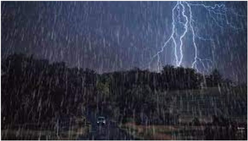 heavy rain and lightning eexpected in kerala imd issues yellow alert for eight districts