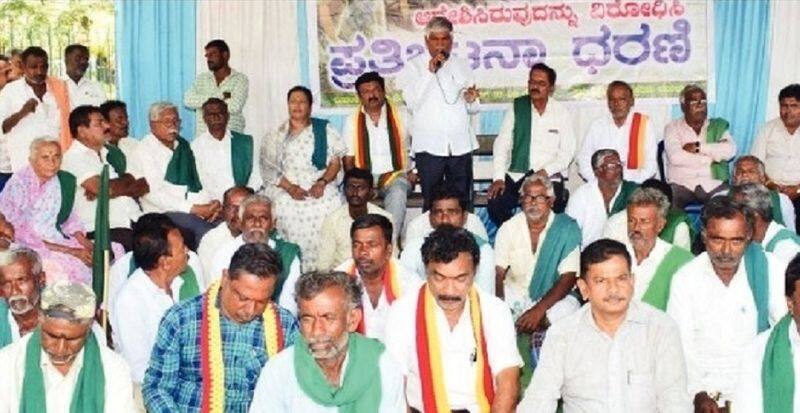 Farmers outrage Kannada Film Industry not joining the Cauvery struggle gvd